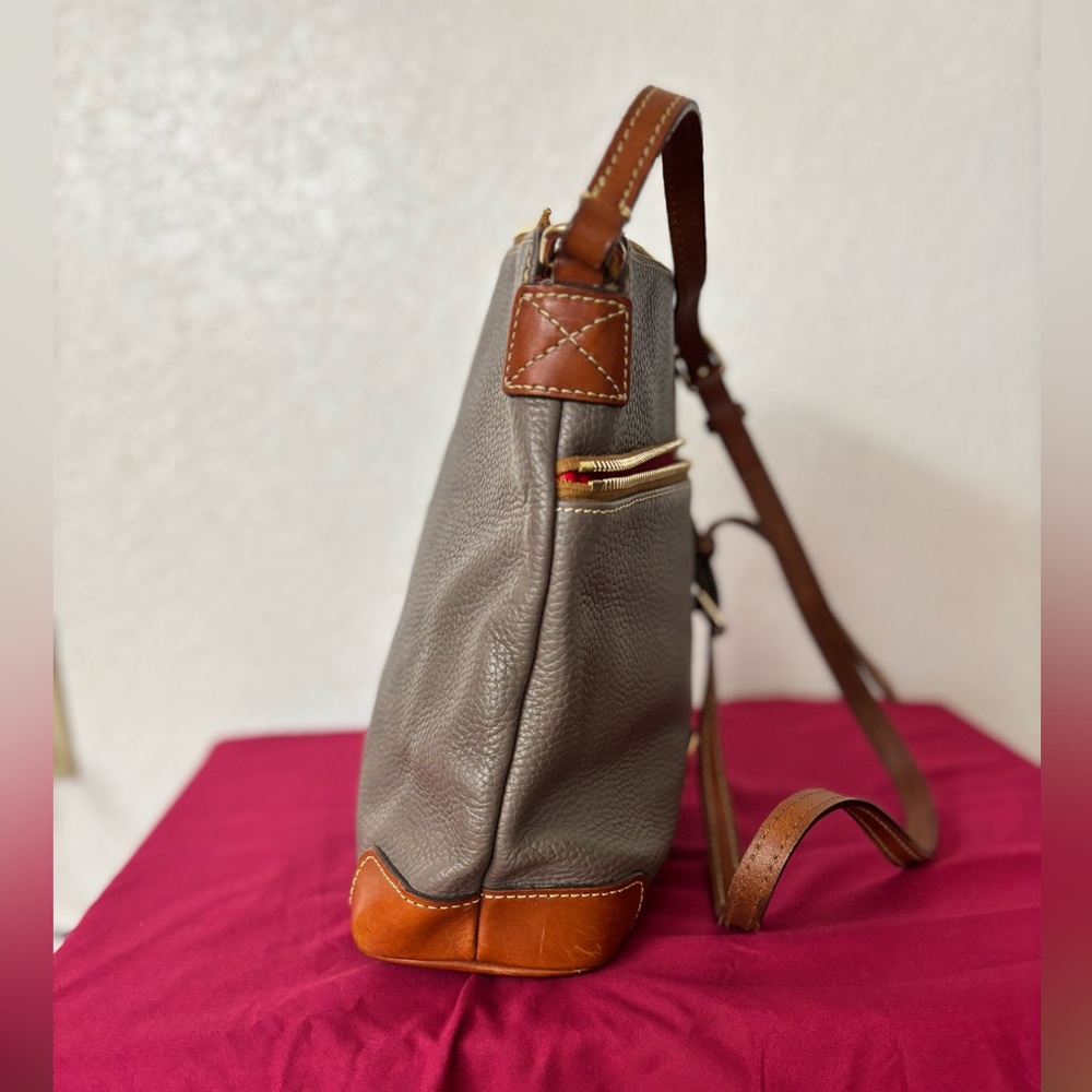 Dooney & Bourke 1975 Women's Pebble Grain Leather Crossbody Bag - Picture 8 of 16